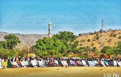 صفوف الرجال — صلاة عيد الفطر بمسجد كاودا